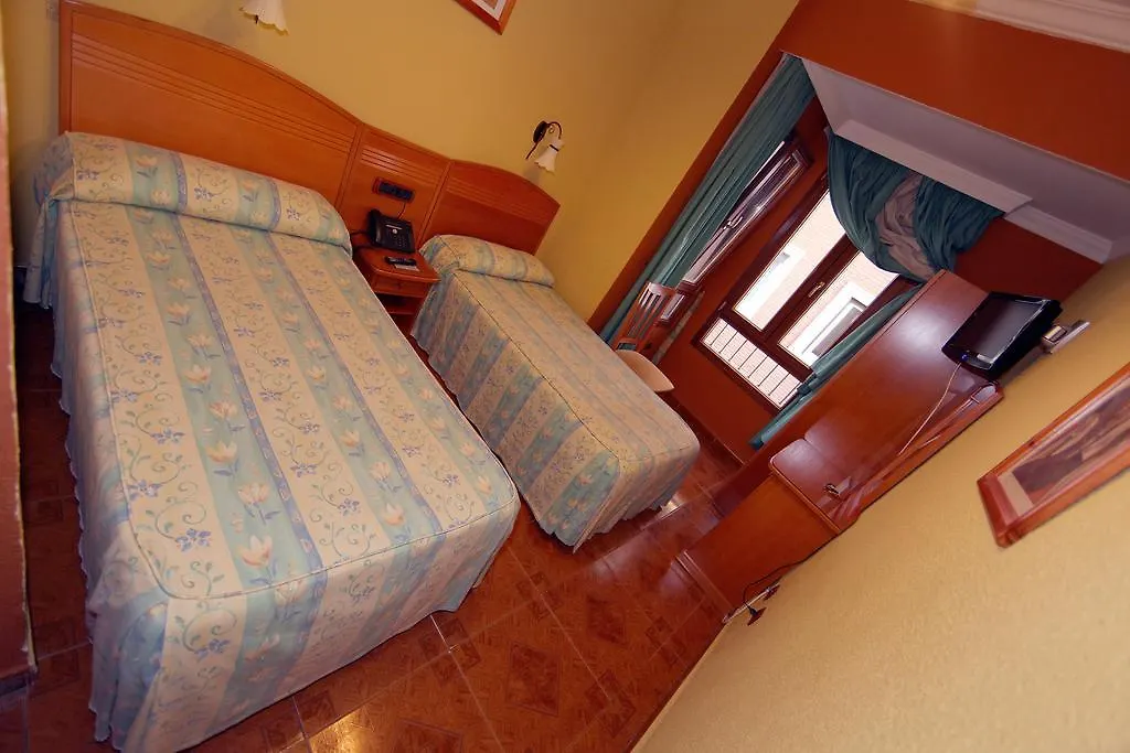 Hostal Victoria Malaga 2*,